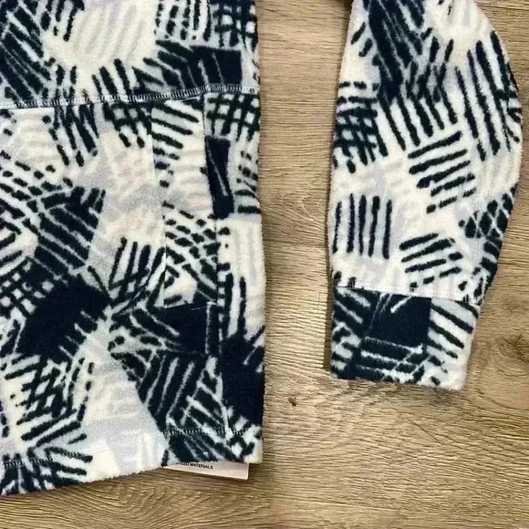 The North Face Women’s Fleece Hoodie, Small - Picture 4 of 15